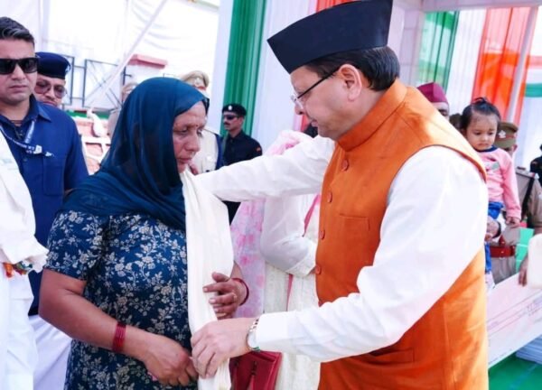 पुलिस स्मृति दिवस पर आयोजित कार्यक्रम में मुख्यमंत्री धामी ने किया प्रतिभाग, 3 वर्षों में पुलिस कर्मियों के आवासीय भवनों के निर्माण के लिए दिए जाएंगे 100 करोड़ 