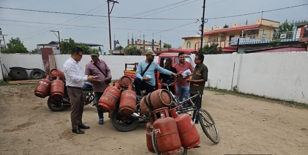 LPG आपूर्ति व्यवस्था पर कड़ी निगरानी, 10 गैस गोदामों और प्रतिष्ठानों का औचक निरीक्षण