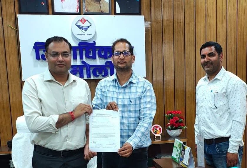 बिना DPR शुरू हुआ निर्माण, रविग्राम खेल मैदान को लेकर विरोध तेज, जनप्रतिनिधियों ने जिलाधिकारी को सौंपा ज्ञापन, पहले समतलीकरण फिर निर्माण की मांग